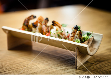 Grilled tiger shrimp 32723636