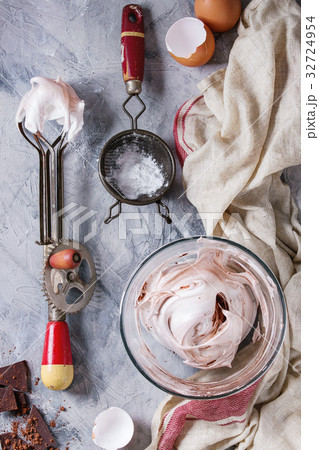 Process of cooking meringue Process of cooking meringue 32724954