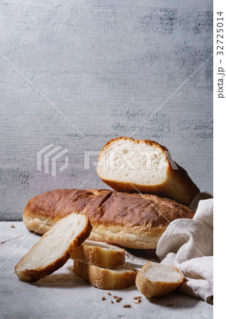 Homemade white wheat bread 32725014