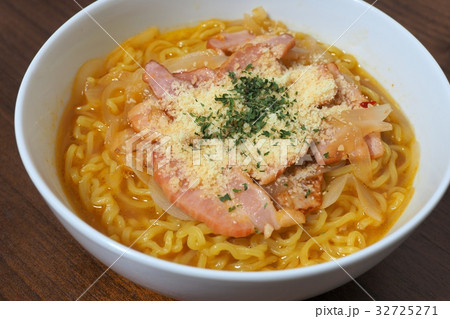 トマトラーメン 32725271