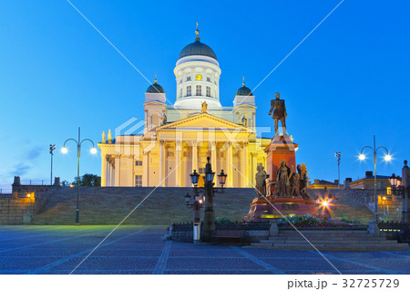 Senate Square at night in Helsinki, Finland 32725729
