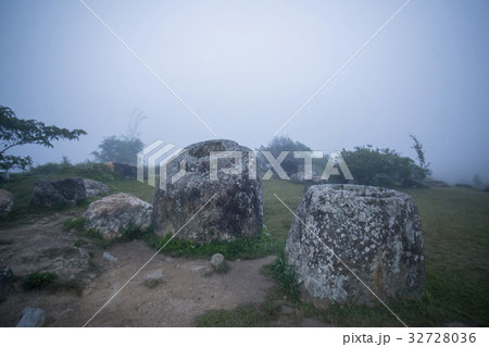 LAO PHONSAVAN PLAIN OF JARS 32728036