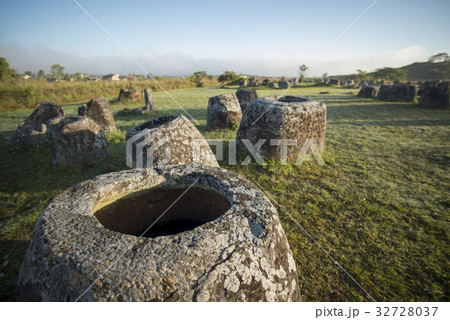 LAO PHONSAVAN PLAIN OF JARS 32728037