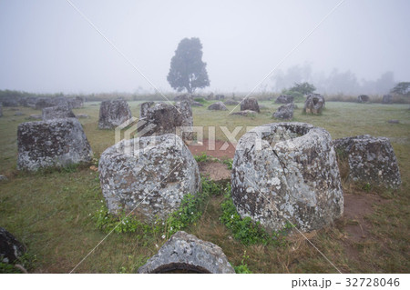 LAO PHONSAVAN PLAIN OF JARS 32728046