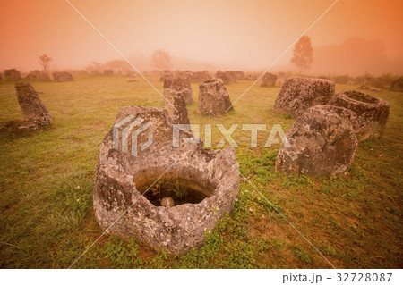 LAO PHONSAVAN PLAIN OF JARS 32728087