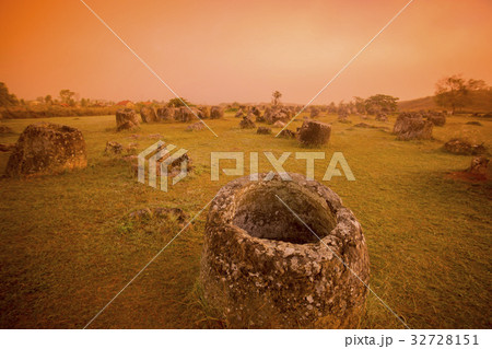 LAO PHONSAVAN PLAIN OF JARS 32728151
