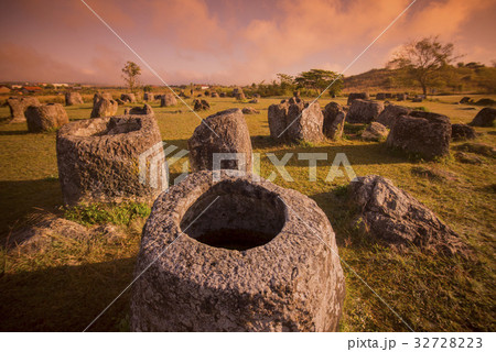 LAO PHONSAVAN PLAIN OF JARS 32728223