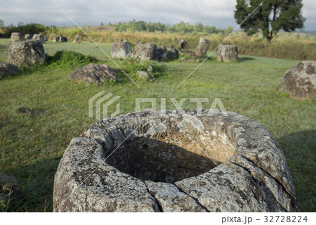LAO PHONSAVAN PLAIN OF JARS 32728224