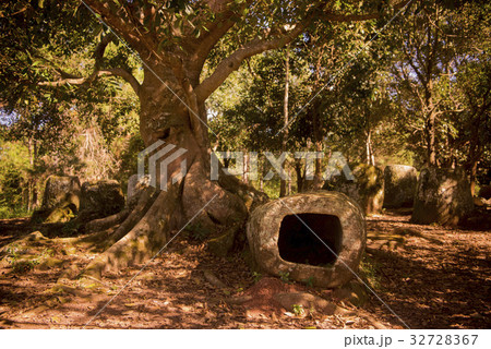 LAO PHONSAVAN PLAIN OF JARS 32728367