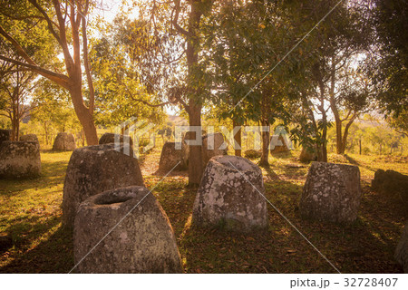 LAO PHONSAVAN PLAIN OF JARS 32728407