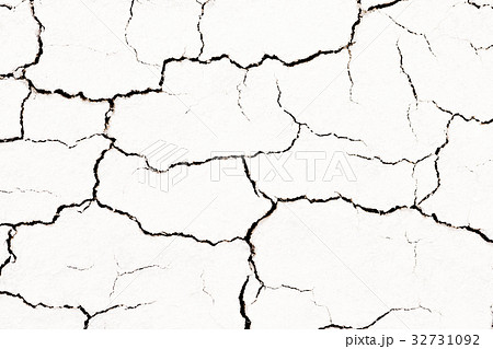 White walls crack texture./ White concrete wall 32731092