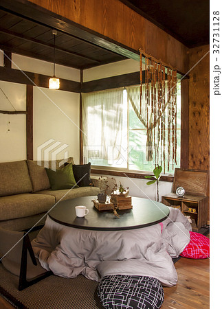 日本家屋 コタツのある部屋 和風インテリア イメージ素材の写真素材
