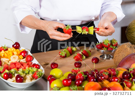 Chef with fruits Chef with fruits 32732711