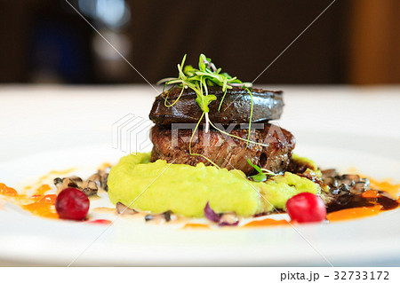 Fillet of beef 32733172