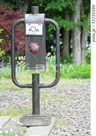 風変わりでアンティークな郵便受け 32733386