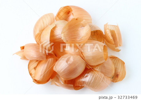 たくさんのタマネギの皮 たくさんのタマネギの皮 32733469