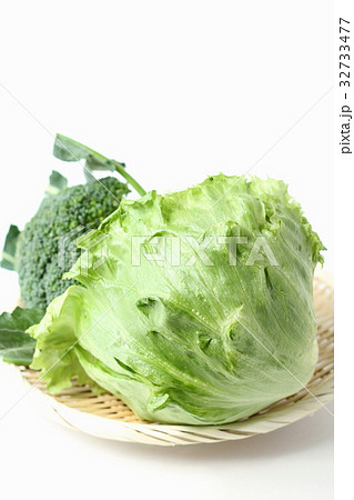 ざるに盛ったレタスとブロッコリー ざるに盛ったレタスとブロッコリー 32733477