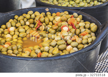 Green olive on the market 32733518