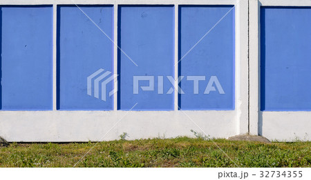 Blue and white concrete fence 32734355