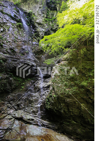 徳島県吉野川市 母衣暮路滝 徳島県吉野川市 母衣暮路滝 32736792