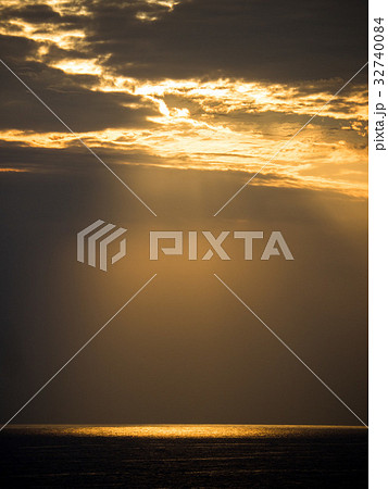 海と夕焼け 32740084