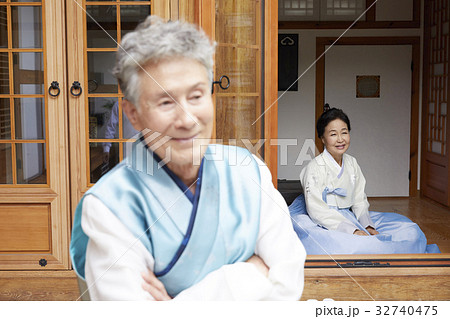 高齢者 老人 高齢者だけ 32740475