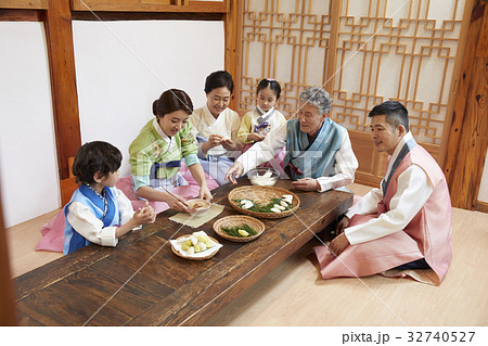 家族 ファミリー お盆 32740527