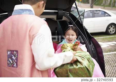 大人 成人 笑い 32740593