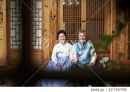 大人 成人 伝統的な衣装 32740706