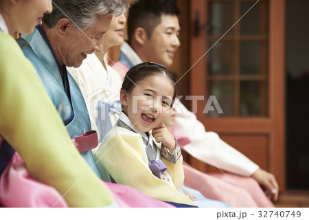 感情 少女 女性 32740749