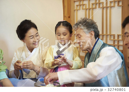 少女 大人 成人 32740801