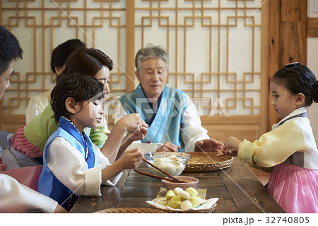 家族 ファミリー 料理の 32740805