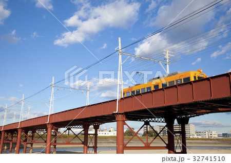 阪堺電車と通天閣 阪堺電車と通天閣 32741510