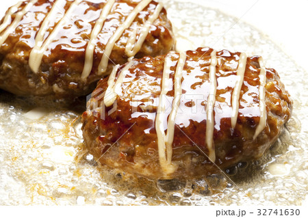 ハンバーグ調理シーン ハンバーグ調理シーン 32741630