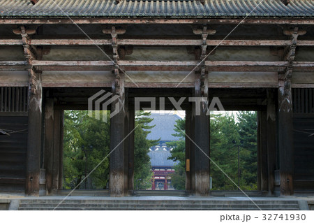 東大寺南大門と大仏殿 32741930