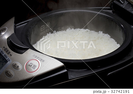 炊飯器のできたてごはん 32742191