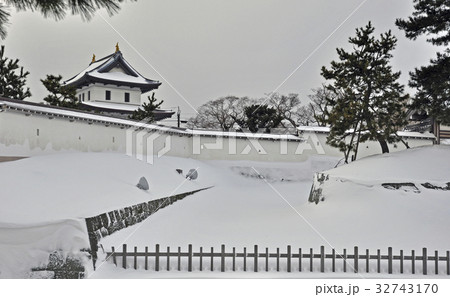 厳冬の松前・白壁と石垣 厳冬の松前・白壁と石垣 32743170