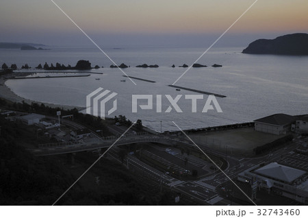 橋杭岩の夜明け 橋杭岩の夜明け 32743460