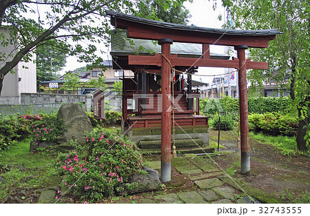 雨の山王日枝神社 32743555