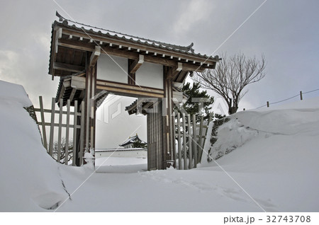 厳冬の松前・松前城　天神坂門 32743708