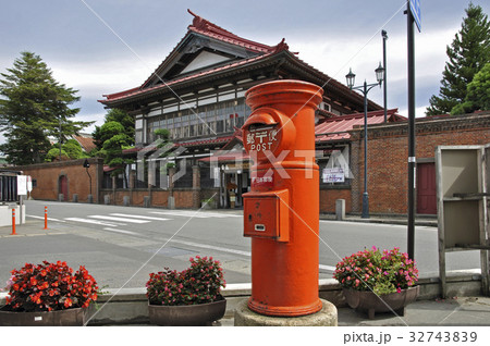 金木散歩・斜陽館前の郵便ポスト 32743839