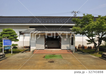 致道博物館　重要有形民俗文化財収蔵庫 32743898