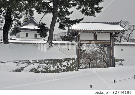 厳冬の松前・松前城　搦手二ノ門 32744199