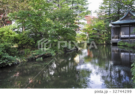 青森市内散歩・善知鳥神社境内　うとう沼 32744299