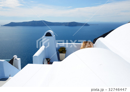 The house on Santorini island, Greece The house on Santorini island, Greece 32746447