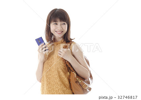 若い女性のおでかけイメージ 若い女性のおでかけイメージ 32746817