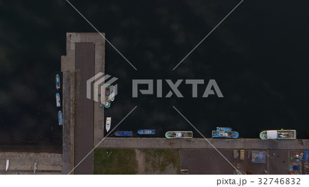 ドローンで上空から撮影した「漁港」(北海道斜里郡斜里町) ドローンで上空から撮影した「漁港」(北海道斜里郡斜里町) 32746832