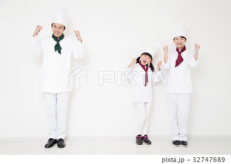 シェフ　コック　職場体験　料理　料理教室　料理　家族　親子　子供 32747689