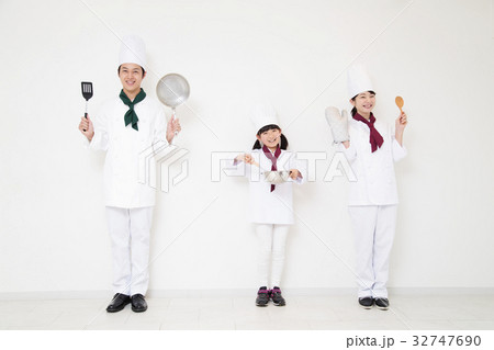 シェフ　コック　職場体験　料理　料理教室　料理　家族　親子　子供 32747690