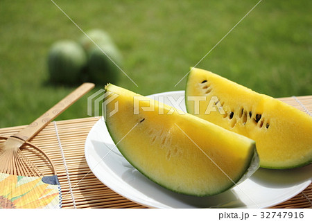 黄色スイカ クリームスイカ の写真素材